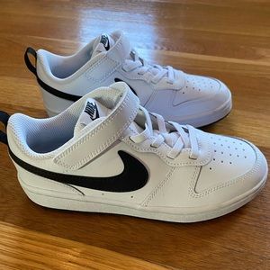 Little Boys Nike Sneakers size 2 -NEW
